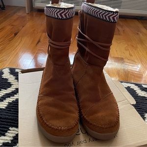 Toms women’s nepal boots chestnut suede